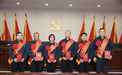 0203 安全服務(wù)能手從左至右依次為 黨萬(wàn)超、朱學(xué)民、任興芳、王琳汝、周冬偉、王須波.jpg