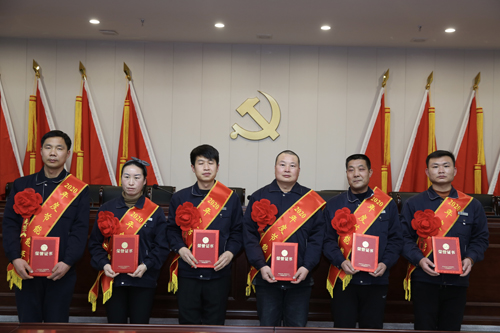 0204 節(jié)能能手從左至右依次為 石亞杰、沈小慶、楊興忠、于俊國(guó)、權(quán)振利、吳偉偉.jpg
